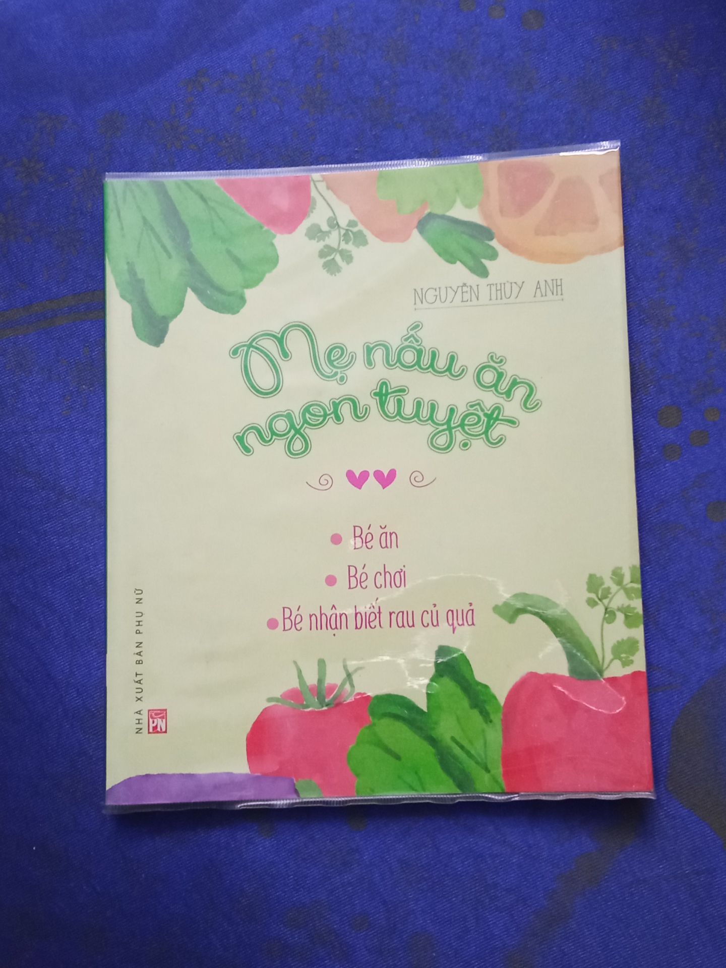Sách trình bày đơn giản, dễ thương. Mình mua được giá tốt. Tiki giao nhanh, bookcare ổn. Sách tập 1 (bản lg chữ cái) hướng dẫn 29 món. Sách tập 2 (rau củ quả) hướng dẫn 23 món. Sách trình bày đơn giản, dễ thương. Mình mua được giá tốt. Tiki giao nhanh, bookcare ổn. Sách tập 1 (bản lg chữ cái) hướng dẫn 29 món. Sách tập 2 (rau củ quả) hướng dẫn 23 món.