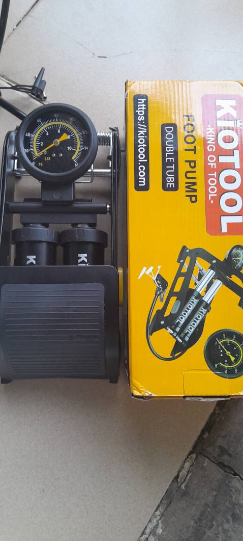 Bơm giống y hình nha, nhưng thấy Bơm yếu Bơm lâu vô,1 bên nút gài đã lỏng không gài được. Nhưng giống mô tả là ok.Shop giao hàng nhanh