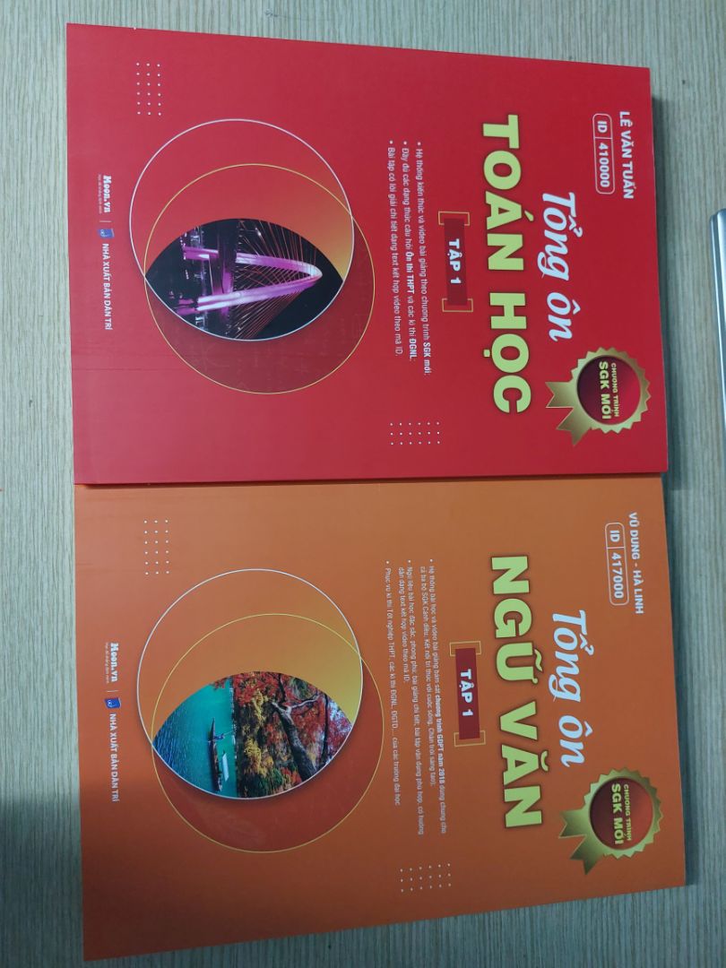 Sách đẹp, đúng hàng chính hãng, mình mua thử ôn luyện đh, shop dễ thương, tận tình. Sách đẹp, đúng hàng chính hãng, mình mua thử ôn luyện đh, shop dễ thương, tận tình.