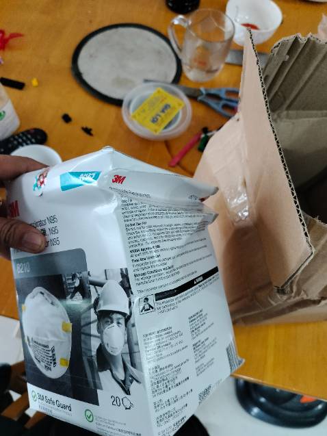 Shipper giao vậy nè ! Chả biết nói sao