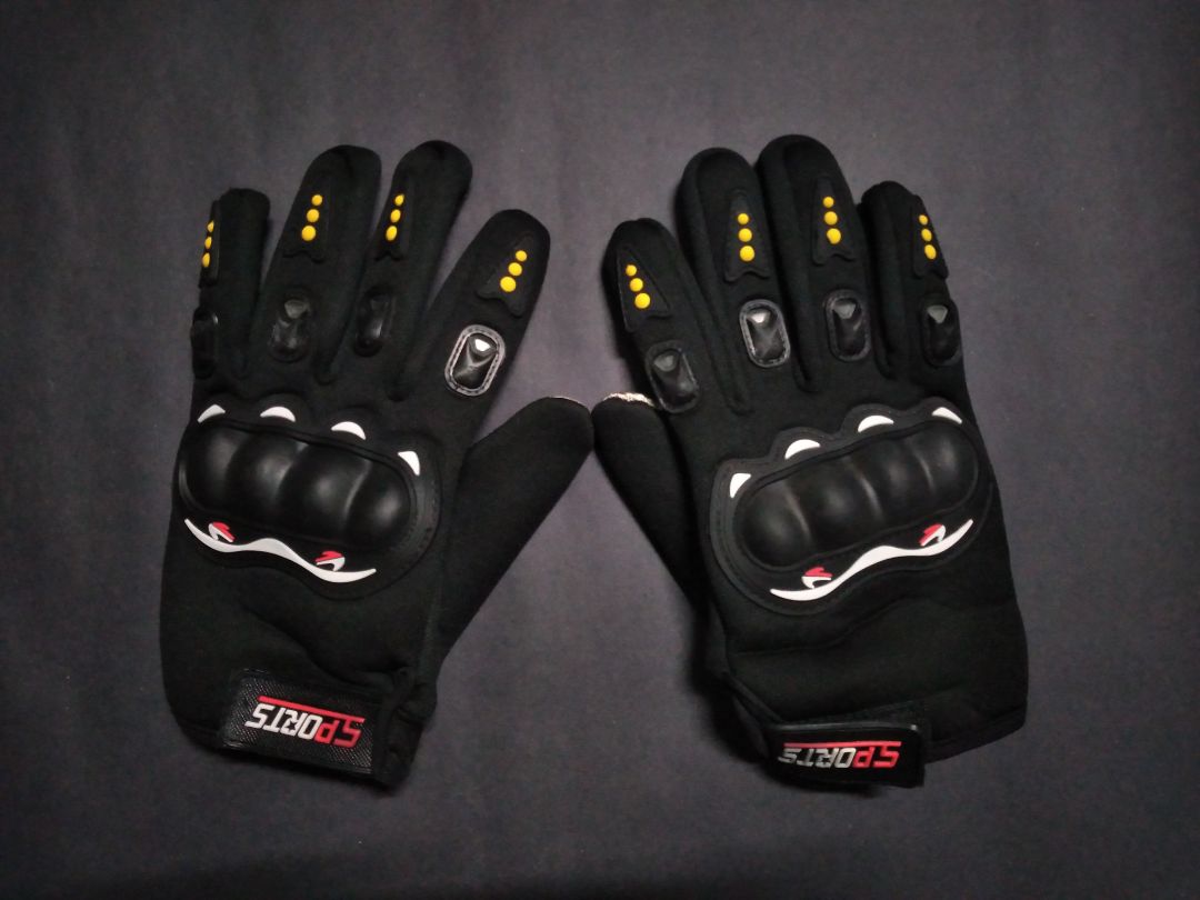 chất lượng hợp lí với giá tiền, phần lòng bàn tay có lớp cao su giúp bám tốt hơn