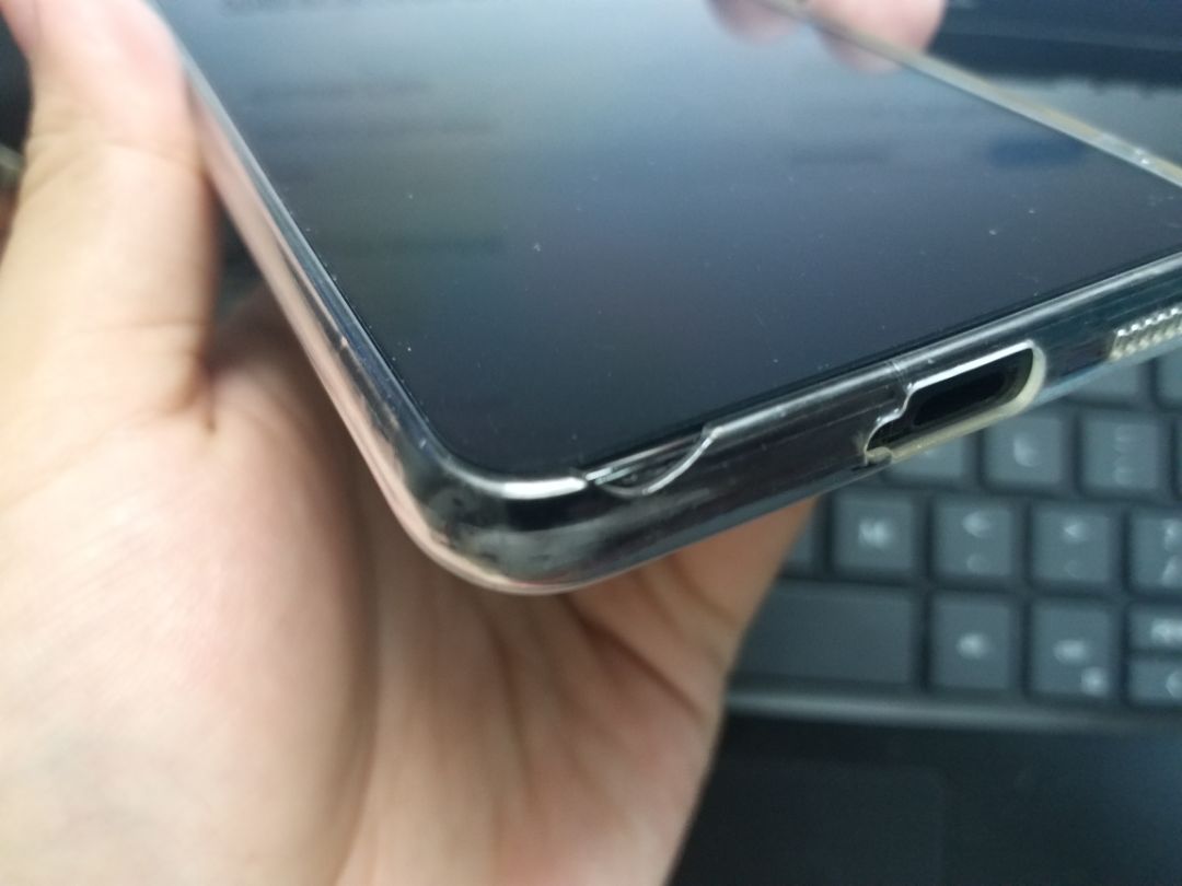 Ốp chất liệu ổn tuy nhiên ốp mình mua bị tình trạng như hình Ốp chất liệu ổn tuy nhiên ốp mình mua bị tình trạng như hình
