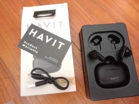 Tai nghe đẹp, đeo êm tai. 
Nghe âm thanh tốt, bass mạnh. 
Rất đáng tiền. Đóng gói chắc chắc.