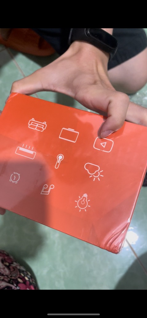 Sản phẩm Giá tốt. Kích hoạt bảo hành chính hãng. Giao hàng sớm hơn dự kiến 2 ngày. Hộp hơi móp méo. Nhận diện giọng nói hands free chưa tốt