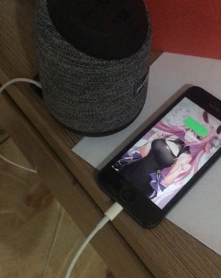 Hàng đóng gói tốt, vận chuyển nhanh, đầy đủ phiếu bảo hành và sạc đi kèm. Âm thanh ổn, thích chức năng sạc