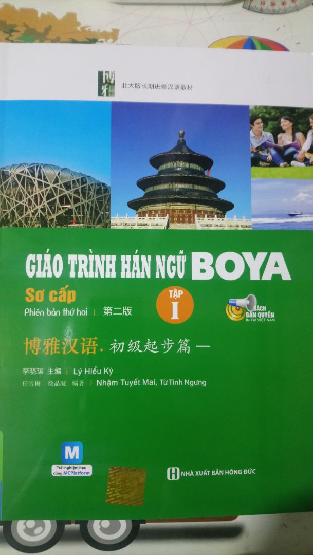 Sách mua về không bị rách và có 2 cuốn Boya+cuốn tập viết nữa thực sự rất tốt