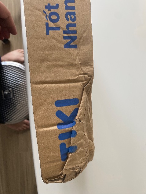 Đơn hàng hôm nay bọc không đẹp lắm bị móp. Bìa sách cũng ko được đep