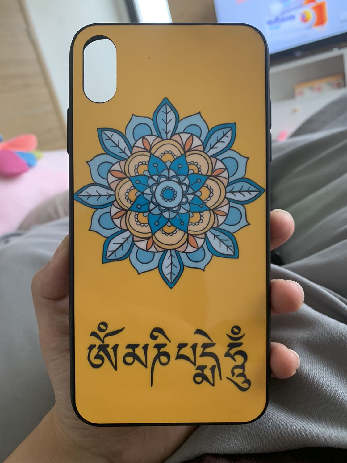 Các cạnh sắc nét, sờ mượt. Duy chỉ có hình mandala thì ko được cân đối. Bị “lẹm” 1 chút phần đầu lá, ko thì hoàn hảo rồi. Nói chung là ok, nên mua.