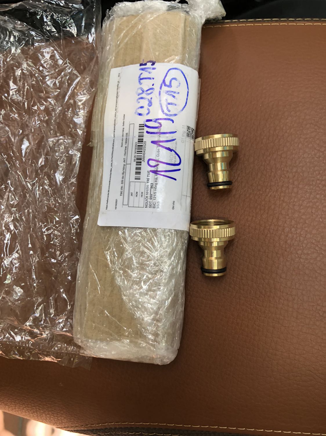 Tôi mua 1 bộ âm dương như trên ảnh trong tiki mới nối. Nhưng giao lại 2 đầu dương như hình đính kèm. Không thể sử dụng được. Hinh ảnh và giá gây nhầm lẫn