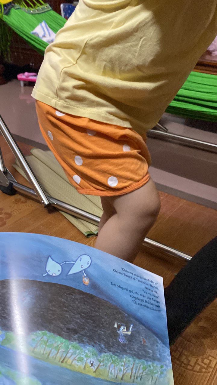 Bìa sách đẹp,màu sắc bắt mắt,giấy dày dặn,mực in rõ nét không bị lem nhoè