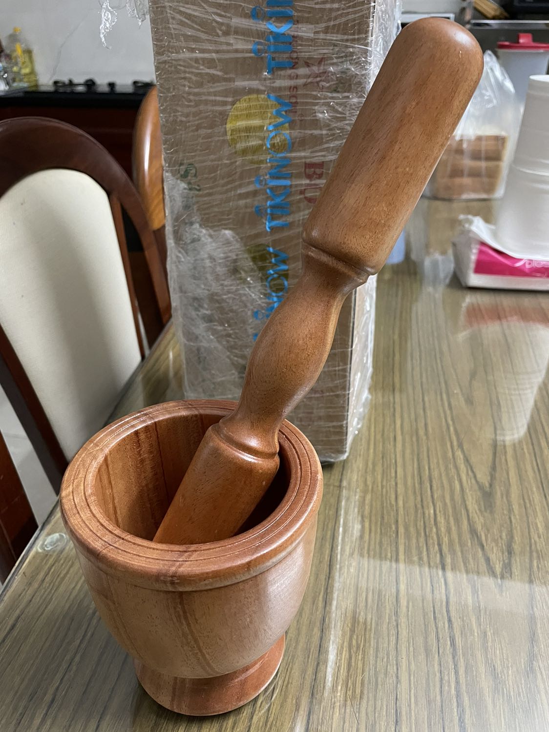 Độ hoàn thiện của sản phẩm không có gì để chê, y như mô tả. Chày dài, cối kích thước đủ dùng cho gia đình (khá nhỏ). Nhìn chung rất đẹp và chắc chắn.
Đóng gói rất cẩn thận, giao hàng sớm hơn dự kiến.