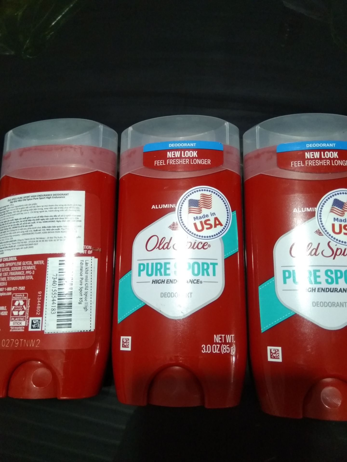 Mẫu mới 2021 nhưng ngày sản xuất là vào tháng 10/2020???
Mình luôn tin dùng Sáp khử mùi Old Spice dòng Pure Sport này. Vì mùi thơm, giữ mùi lâu, ngăn mùi hiệu quả, mau khô, sài rất lâu hết, và đặc biệt không gây ố vào nách áo.