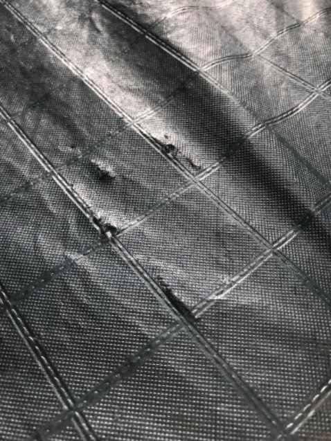 Đặt hàng là bạc cho xe Corolla Cross (5 chỗ) nhưng giao loại bạc cho xe 7 chỗ. Sau 16 ngày, bạc có hiện tượng mục, kéo nhẹ là rách, hàng quá date. Đề nghị đổi lại cho đúng loại hàng đặt mua.