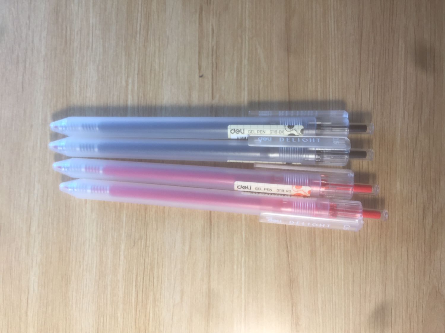 Thực sự phải nói là bút chất lượng lắm luôn ạ, kiểu dáng nhìn đẹp, cầm rất thích, bút ra mực đều và êm, giao hàng thì khỏi nói ạ, cực kỳ nhanh, xứng đáng 5s >