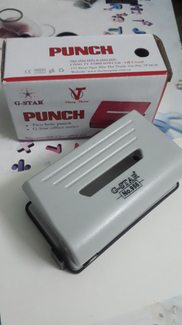 Hàng đẹp, chất lượng, nhỏ gọn tiện dụng. Bấm giấy mỗi lần ko được nhiều nhưng chắc chắn, lỗ bấm sắc bén. Tiki giao hàng nhanh. Hàng đẹp, chất lượng, nhỏ gọn tiện dụng. Bấm giấy mỗi lần ko được nhiều nhưng chắc chắn, lỗ bấm sắc bén. Tiki giao hàng nhanh.