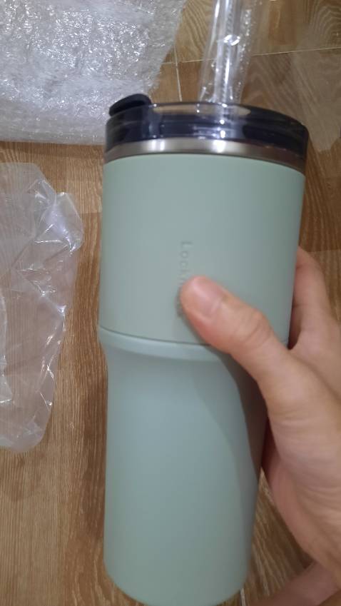 Ly rất đẹp, dày dặn cầm chắc tay
Dụng cụ rửa ly quá ổn