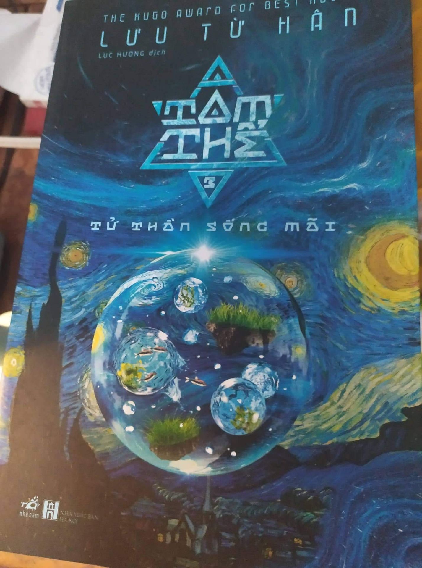 Tam Thể 3 - kết thúc của hành trình đằng đẵng cùng lượng kiến thức đồ sộ được tác giả đưa vào từng trang sách. Rất mong chờ được đọc. Cám ơn Tiki nhé, đợt này vận chuyển nhanh, bọc hàng cẩn thận hơn những đợt trước nhiều, lúc mở hàng mình rất bất ngờ.