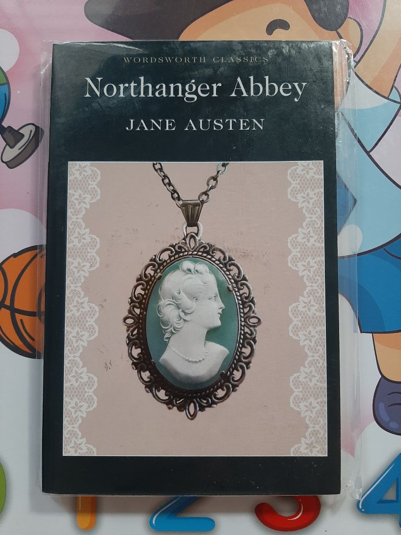 Gói hàng và bao sách chắc chắn, sách mới và rất đẹp. Mình thích bản này của wordsworth vì form cầm vừa tay và có hình minh họa.