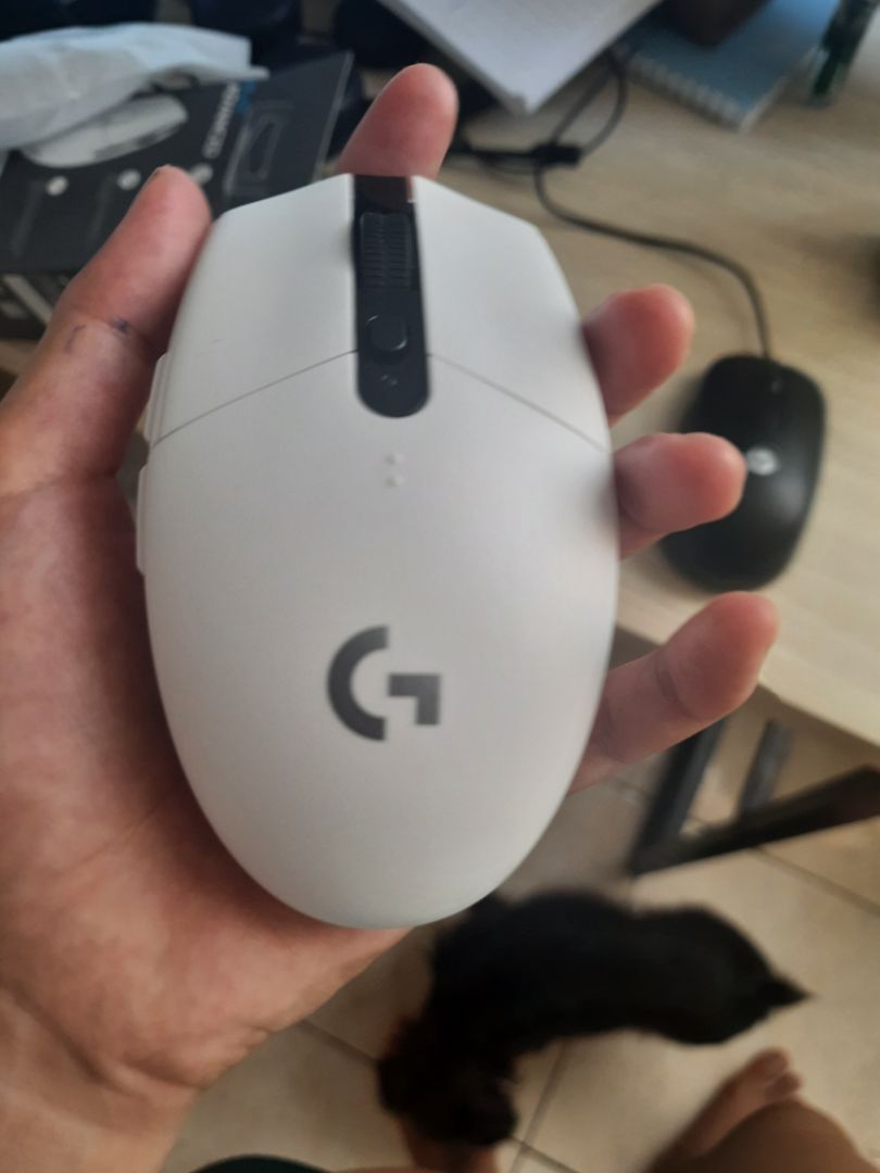 chuột xinh, xài mượt. Nhìn khá sang chảnh. Đúng tốc độ lightspeed, mượt hơn cả chuột có dây. Nhờ shop xuất hóa đơn sớm là shop xuất liền, 5 sao nhé hihi. Cám ơn shop nè chuột xinh, xài mượt. Nhìn khá sang chảnh. Đúng tốc độ lightspeed, mượt hơn cả chuột có dây. Nhờ shop xuất hóa đơn sớm là shop xuất liền, 5 sao nhé hihi. Cám ơn shop nè
