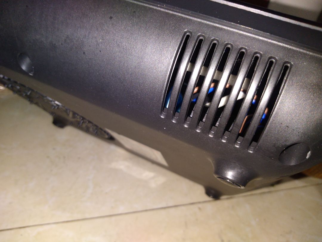 Giao hàng nhanh. bếp khá dày, kính nhìn mỏng manh, nhiều chức năng, tuy nhiên ít cấp chỉnh nhiệt. Nồi lẩu thì chán mấy cái núm nhựa quá. tầm giá 700k giao hàng tận nơi thì vậy là ổn trong tầm giá Giao hàng nhanh. bếp khá dày, kính nhìn mỏng manh, nhiều chức năng, tuy nhiên ít cấp chỉnh nhiệt. Nồi lẩu thì chán mấy cái núm nhựa quá. tầm giá 700k giao hàng tận nơi thì vậy là ổn trong tầm giá