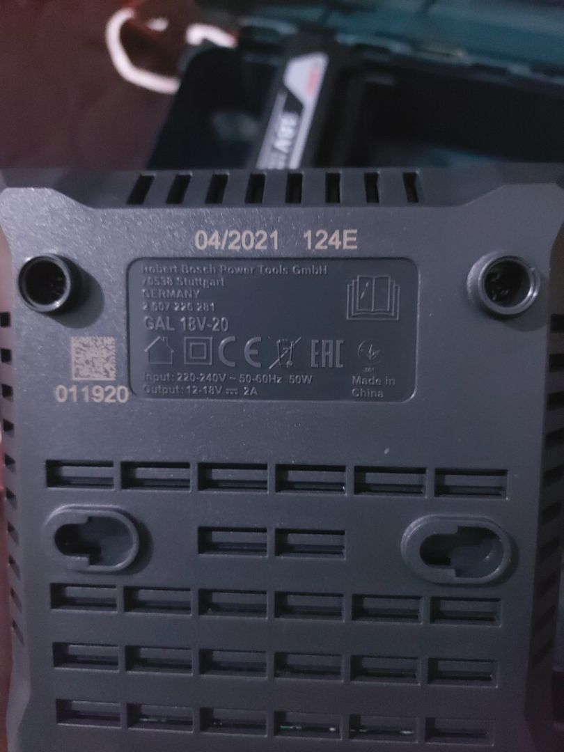 pin & máy thì sản xuất tại malaysia. 6/2021.
mà sạc thì của china. 4/2021 là sao.