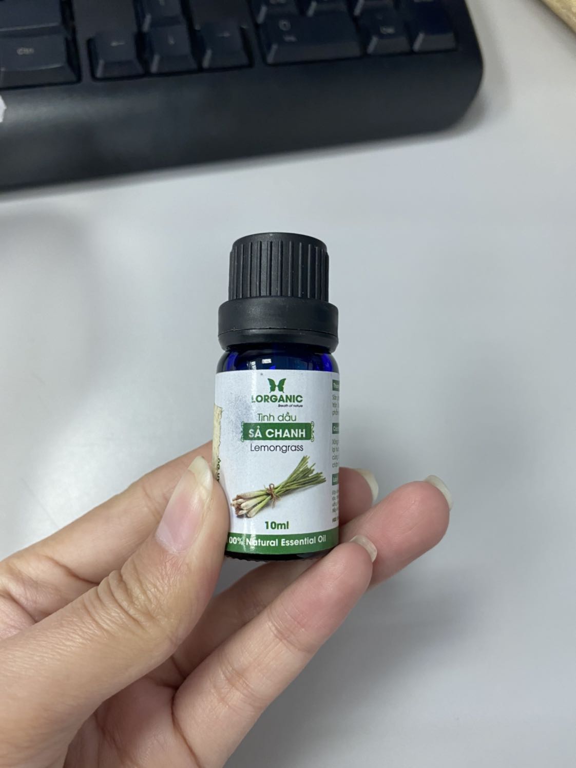 Tiki vui lòng xem xét lại vấn đề hàng hoá trước khi giao cho khách. Hàng giao cho mình được bỏ vô bịch, ko có hộp của sản phẩm, trên thân chai thì lại dán miếng keo ***, mở ra thì thấy date sx năm 2018!!!!