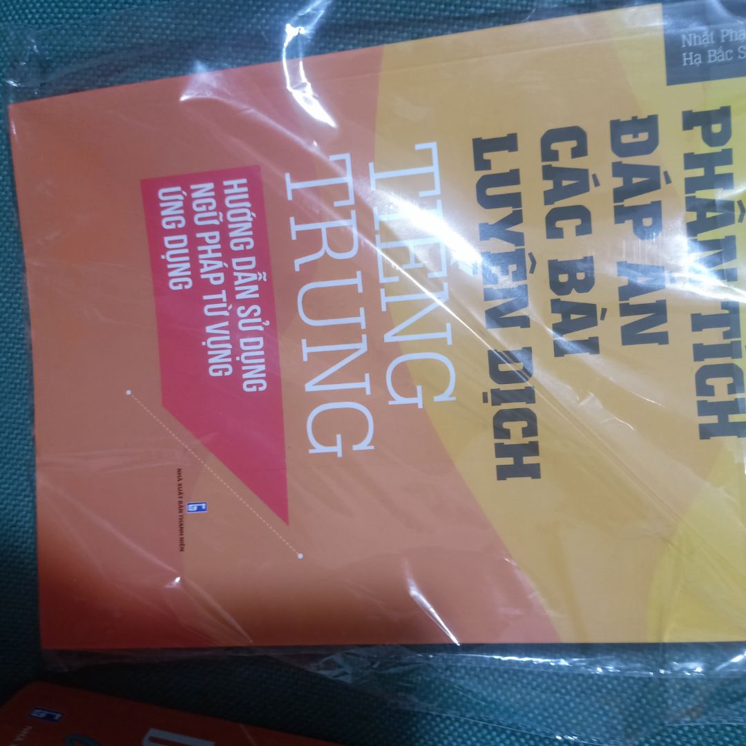 giấy đẹp, chữ và hình ảnh sắc nét. rất đáng mua