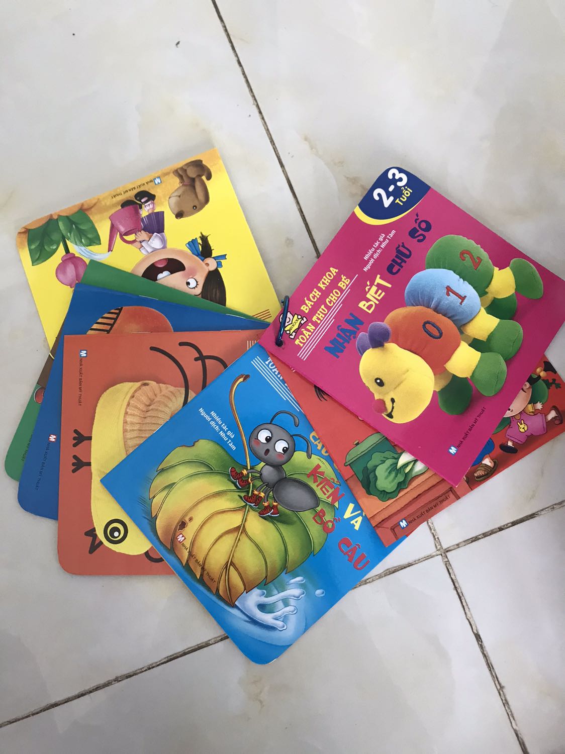 Bé nhà mình rất thích. Mua sách Tiki chưa bao giờ thất vọng