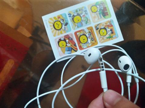 Shop giao nhanh, tai nghe chắc chắn đó, âm thanh quá ok, shop có tặng sticker nữa mãi iuu Shop giao nhanh, tai nghe chắc chắn đó, âm thanh quá ok, shop có tặng sticker nữa mãi iuu