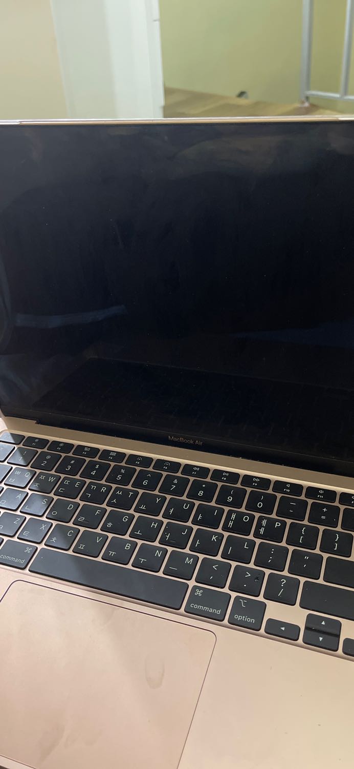 Sản phẩm rất đẹp. Chắc chắn và nhiều ngăn nữa. Đèn sáng rực màu bàn cũng đẹp nưac. Nói chung là duyệt 10000000 lầnnnn. À và còn giao hàng miễn phí, nói chung không còn gì để chê cả.