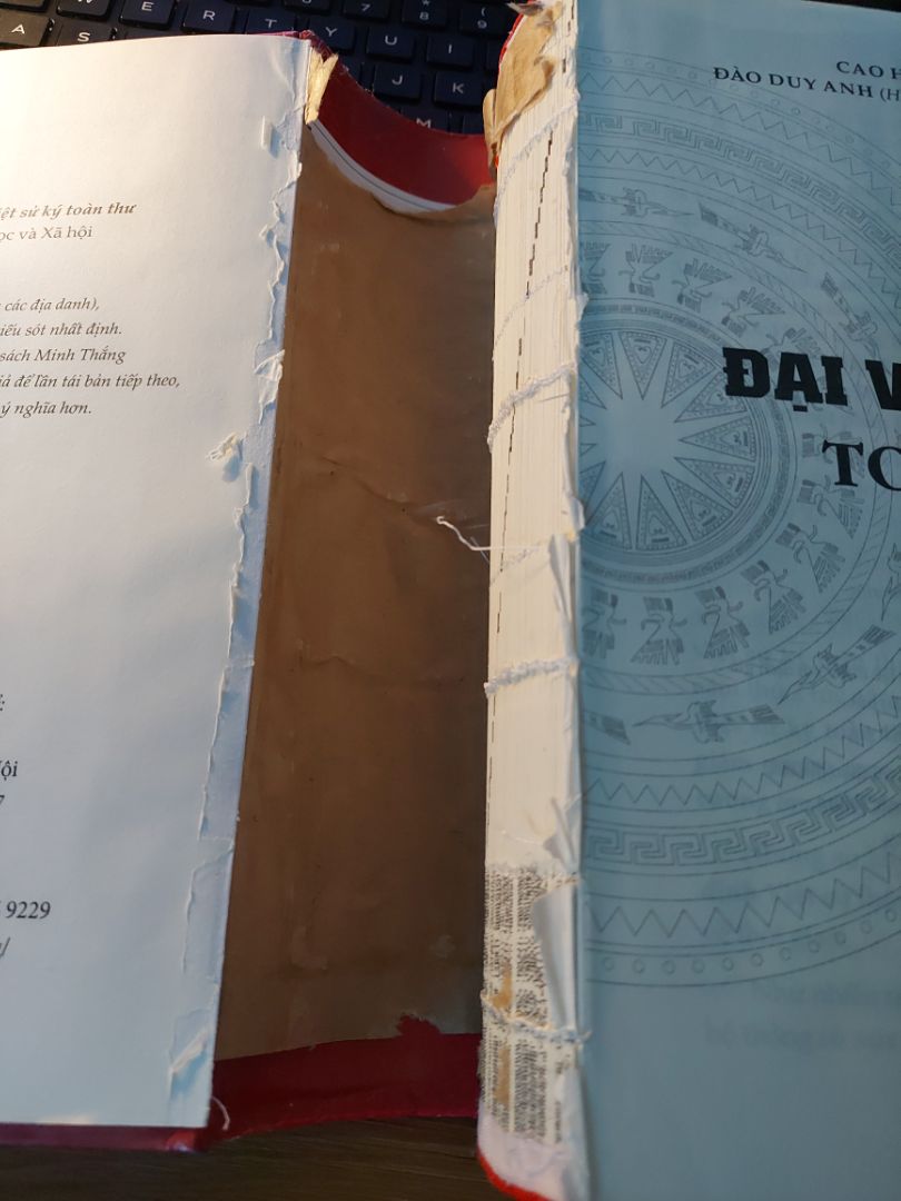 Nhận hàng mở ra mà khóc không thành tiếng. chưa bao giờ mua hàng mà gặp tình trạng này. Đã thanh toán và hàng về trước hẹn nhưng sách không còn nguyên vẹn. có thể do quá trình vận chuyển nhưng sách bọc rất sơ sài. thật sự thất vọng. Nhận hàng mở ra mà khóc không thành tiếng. chưa bao giờ mua hàng mà gặp tình trạng này. Đã thanh toán và hàng về trước hẹn nhưng sách không còn nguyên vẹn. có thể do quá trình vận chuyển nhưng sách bọc rất sơ sài. thật sự thất vọng.