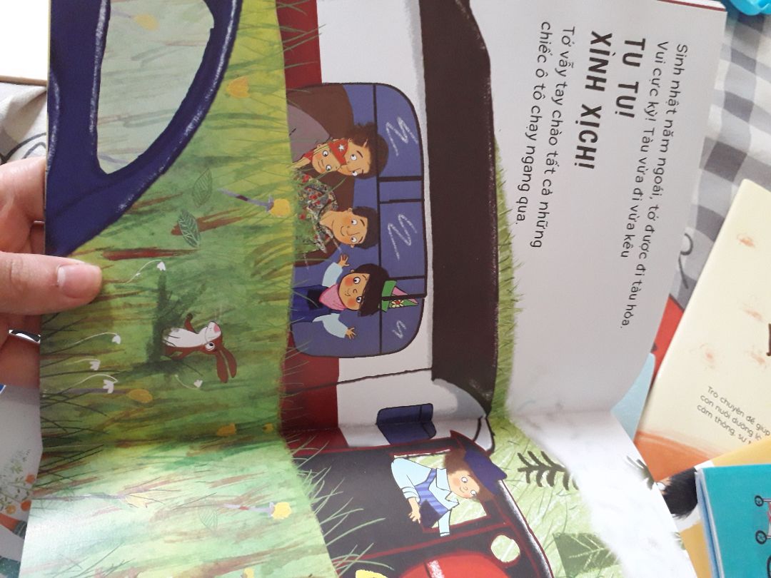 bộ sách rất hay và ý nghĩa giúp trẻ biết gọi tên cảm xúc của mình, biết cách giải quyết những cảm xúc tiêu cực.
Bộ sách phù hợp với trẻ 3 tuổi+.
tranh vẽ đẹp, màu sắc hài hòa.