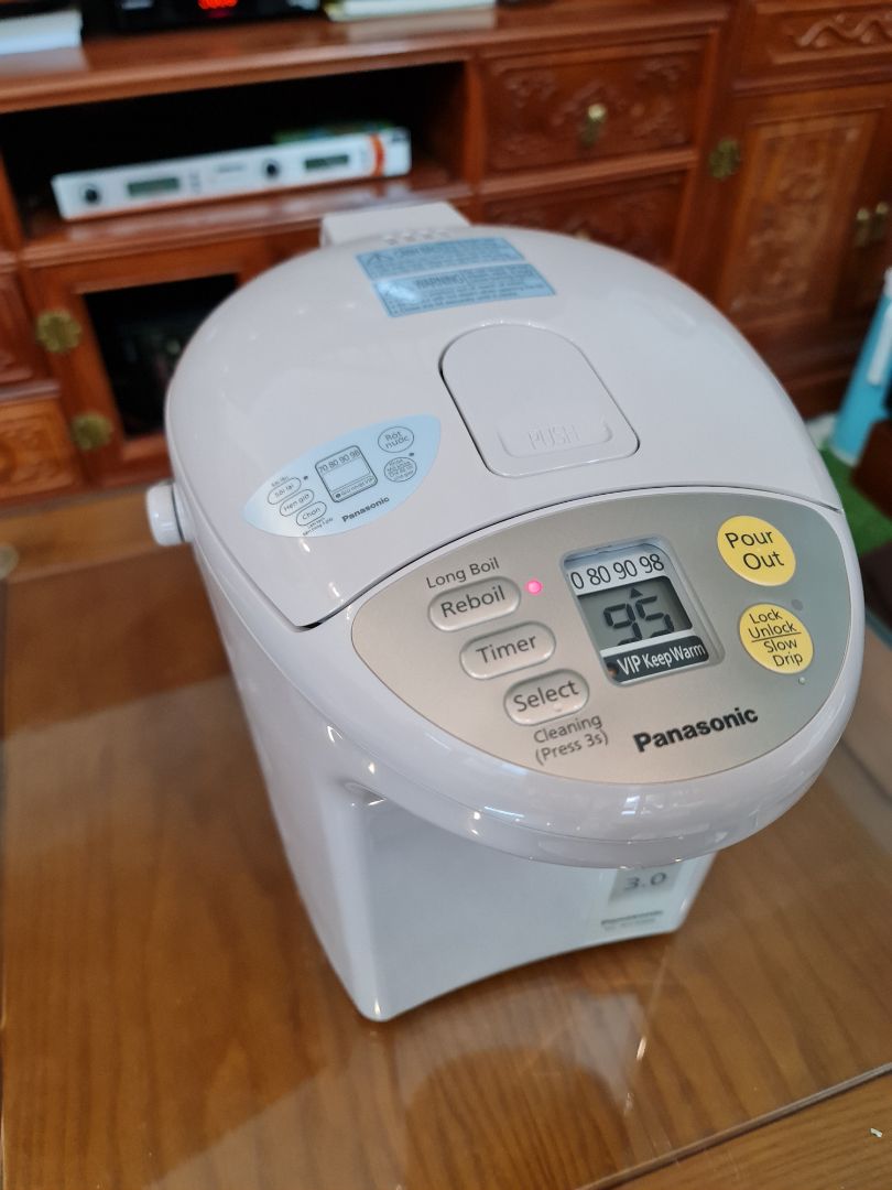 Quý Shop giao hàng nhanh. Sản phẩm chính hãng. Mức độ hoàn thiện tốt, màu sắc nhã nhặn. Chức năng thông minh. Đun đầy bình 3 lít đạt mức sôi 100°C hết khoảng 19 phút. Có phiếu bảo hành chính hãng kèm theo. Giá thành hợp lý. An toàn khi sử dụng. Tôi đánh giá cao và sẽ luôn ủng hộ Quý Shop & Quý Tiki ! Trân trọng!