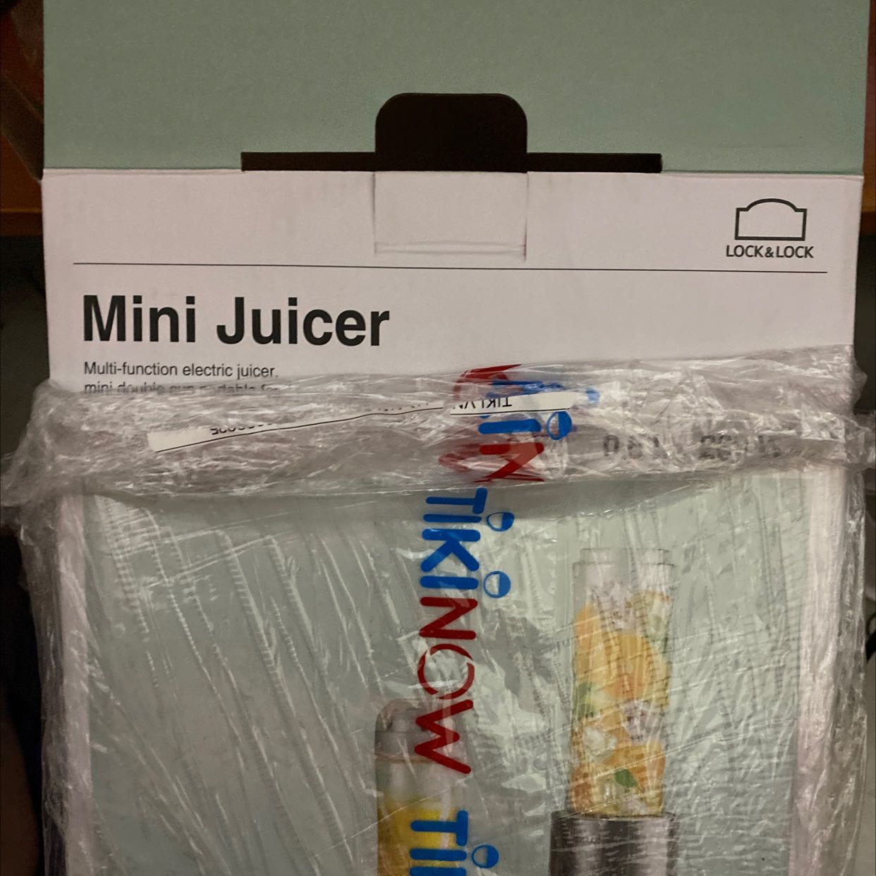 Tiki giao hàng nhanh, đúng hẹn. Máy nguyên đai chưa mở, từng bộ phận được bọc riêng trong túi nilon nguyên seal. Mới thử máy thấy kêu hơi to, dây hơi bị ngắn🥲.  Nhà bán hàng có gửi kèm thư cảm ơn và số đt để liên hệ. Hy vọng máy bền ko phải bảo hành