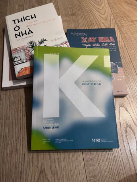 Cuốn này rất hay, trình bày quá đỉnh quá đẹp. Rất thích hợp cho tất cả ai đang làm kiến trúc hoặc gần như vậy. Sách trình bày bố cục đẹp, khoa học, tuy một vài chỗ chữ hơi nhỏ quá nhưng nhìn chung rất đỉnh, nhiều thứ đáng để học hỏi. Kiến thức được chắt lọc, đơn giản dễ hiểu. Một trong những cuốn sách mìnb thích nhất ở thể loại này.