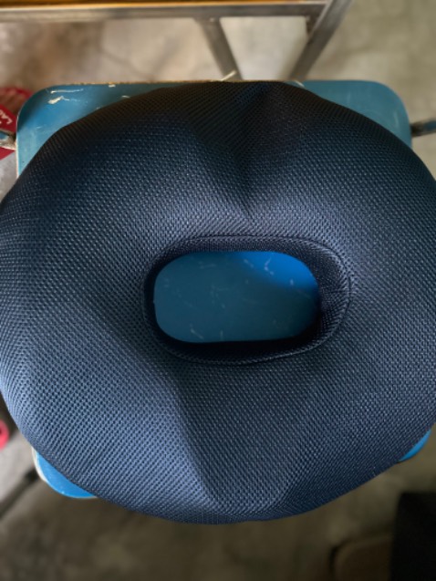 Giao hàng cực kì nhanh, đặt hàng lúc 16.29p ngày *** hôm sau giao lúc 3h30. Cảm nhận đầu tiên là ghế đẹp, ngồi rất êm, thoáng khí. Còn về độ bền thì để thời gian xài mới biết. 5 sao