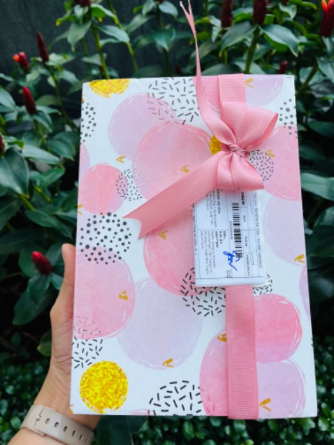 Sách dễ thương cho cả mẹ và bé ạ, Tiki giao đúng hẹn, gói quà xinh mà dc free kèm thiệp chúc mừng. 1000d nha 🧡