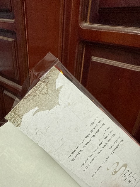 Bọc bookcare nham nhở :)))) dẹp đi sau đừng bọc nữa thì hơn, bôi bác.