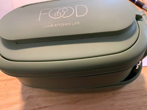 Hộp cơm dùng khá ok
hi vọng sẽ dùng bền
Đã nhận hàng.Sẽ ủng hộ shop thêm nữa!!!
Đóng gói cẩn thận, Hộp cơm nhìn đẹp và chắc chắn,  Đáng tiền. Màu xanh sạch sẽ, hộp có khay thức ăn, có khay cơm tiện lơi. Phiếu dễ thương hà.