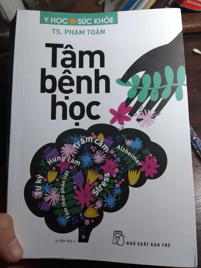 Sách tập trung nhiều về hệ thống lý thuyết của sức khỏe tâm thần đi vào từng loại bệnh theo nhóm đến từng bệnh cụ thể với triệu chứng, phân loại, nguyên nhân và phương pháp điều trị. Chất giấy bình thường, hơi vàng, ít hình minh họa nên sử dụng tư duy là chính. Đọc khá dễ hiểu cho người có nền cơ bản.