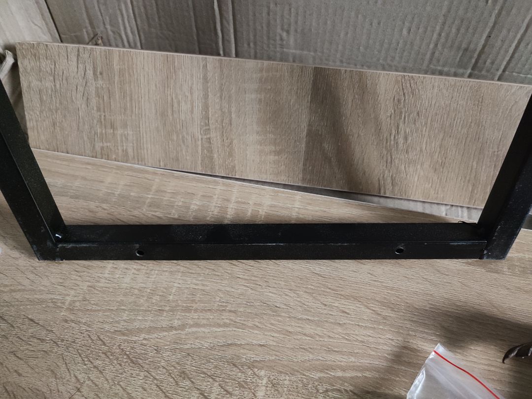 Trải nghiệm tệ hại nhất ở Tiki từng gặp. Giao hàng trễ 2 3 ngày. Nhận hàng thì lỗi đủ chỗ, lỗ khoan trên khung sắt ko khớp với lỗ có sẵn trên miếng gỗ. Khung sắt đc khoan sẵn 2 lỗ thì lại hàn sai chiều, rồi lắp kiểu gì vô mặt gỗ?????? Đợi hàng mòn mỏi, giao hàng chậm trễ, nhận được hàng rồi thì chẳng sử dụng được. Đây là lần mua hàng tệ hại nhất ở Tiki tôi từng gặp. Yêu cầu trả hàng và hoàn tiền!!!