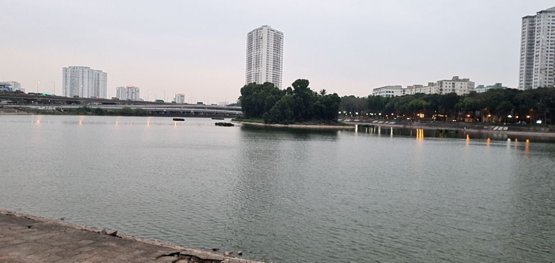 Thời gian vận chuyển rất hợp lí. Tôi đã đặt hàng với tâm thế hào hứng chờ đợi để được trải nghiệm sản phẩm và tôi không hề bị chờ mỏi cổ. Có thể thấy bên vận chuyển không quản ngại thời tiết và đường xá xa xôi để đưa sản phẩm cho tôi trong thời gian ngắn nhất.