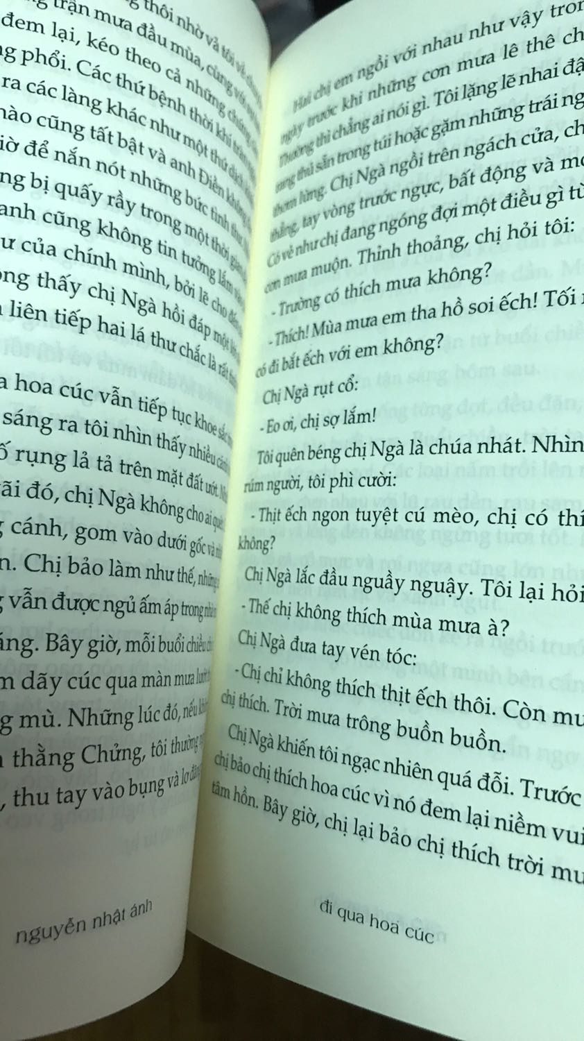Mùa dịch nhưng giao khá nhanh, sách không bọc nhưng sạch đẹp nên oke. Cá nhân mình thấy quyển này đọc hơi tức tại nhân vật ngốc nghếch quá ??? đọc mà khó chịu ghê luôn á