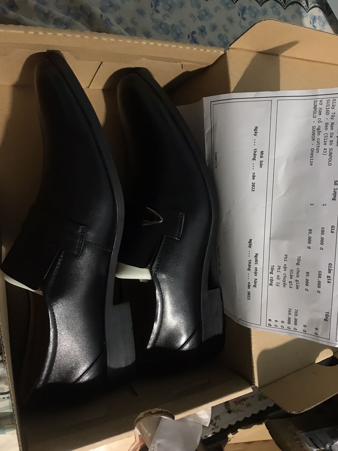 Chất lượng sản phẩm tốt, màu sắc đẹp, da bền mang êm chân. Rất tuyệt vời