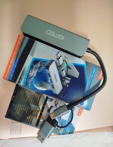 •  Hub ASWEI hoạt động nhạy, vỏ hợp kim nhôm chắc chắn, thiết kế nhỏ gọn, thuận tiện mang theo.
 •  Thiết bị hoạt động ổn định, kết nối cùng lúc nhiều thiết bị mà không xảy ra lỗi, tản nhiệt rất tốt.
 •  Tốc độ truyền nhanh, vỏ ngoài làm bằng hợp kim nhôm có khả năng chống chịu va đập tốt. Đã thử 4 cổng và đều hoạt động ổn định.
 •  Bộ chia cổng USB có thiết kế đẹp mắt, bền bỉ, nhỏ gọn và dễ sử dụng.
 •  Sản phẩm tích hợp 4 cổng USB 3.0, đầu vào hỗ trợ cả USB và Type-C, đáp ứng nhu cầu kết nối đa dạng thiết bị.
 •  Thời gian giao hàng nhanh chóng, sản phẩm đóng gói cẩn thận, nhân viên giao hàng thân thiện.
 •  Nhân viên tư vấn chu đáo, nhiệt tình. Mua hàng chính hãng tại Tiki, mình hoàn toàn yên tâm về chất lượng và giá cả.
 •  Cảm ơn Tiki rất nhiều! •  Hub ASWEI hoạt động nhạy, vỏ hợp kim nhôm chắc chắn, thiết kế nhỏ gọn, thuận tiện mang theo.
 •  Thiết bị hoạt động ổn định, kết nối cùng lúc nhiều thiết bị mà không xảy ra lỗi, tản nhiệt rất tốt.
 •  Tốc độ truyền nhanh, vỏ ngoài làm bằng hợp kim nhôm có khả năng chống chịu va đập tốt. Đã thử 4 cổng và đều hoạt động ổn định.
 •  Bộ chia cổng USB có thiết kế đẹp mắt, bền bỉ, nhỏ gọn và dễ sử dụng.
 •  Sản phẩm tích hợp 4 cổng USB 3.0, đầu vào hỗ trợ cả USB và Type-C, đáp ứng nhu cầu kết nối đa dạng thiết bị.
 •  Thời gian giao hàng nhanh chóng, sản phẩm đóng gói cẩn thận, nhân viên giao hàng thân thiện.
 •  Nhân viên tư vấn chu đáo, nhiệt tình. Mua hàng chính hãng tại Tiki, mình hoàn toàn yên tâm về chất lượng và giá cả.
 •  Cảm ơn Tiki rất nhiều!