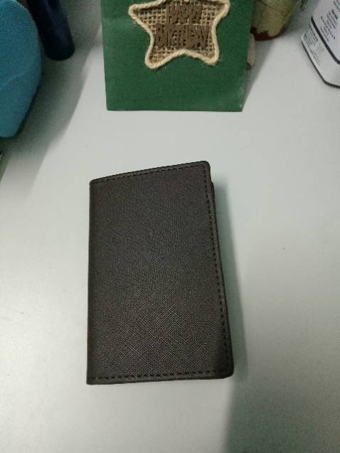 Ví rất đẹp, vừa vặn. Để được thẻ, CMND, tiền. Ví bỏ túi cũng không bị cộm, chất liệu chắc chắn. 5 sao