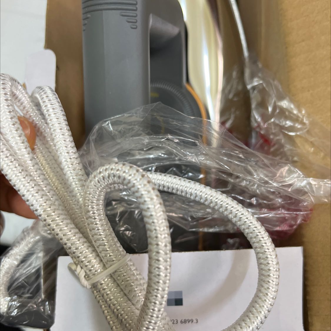 Nhẹ gọn.
Hàng này dùng bền bỉ với thời gian, nên cần mú tôi vẫn mua loại này.
Cảm ơn shop đóng gói sản phẩm kỹ càng.