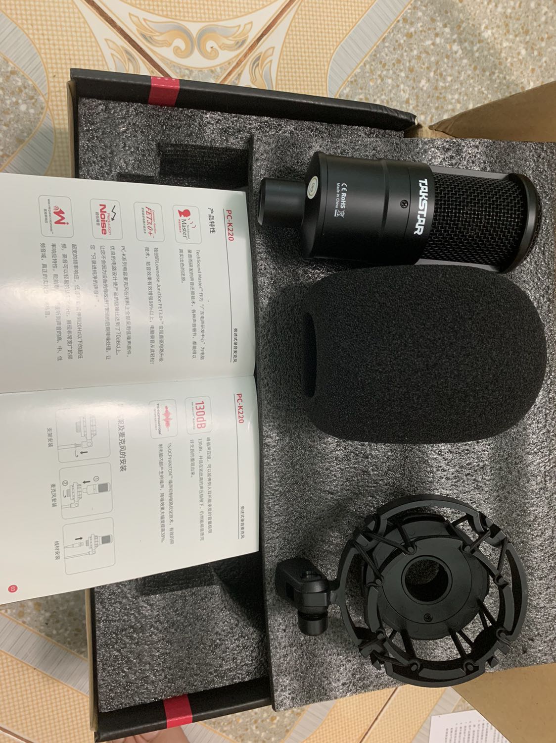 Tôi mua mic PC-K220 mà bị thiếu phụ kiện ai hỗ trợ cho tôi không ạ