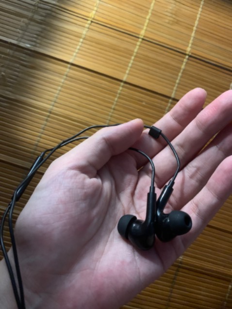 Tệ. Giao hàng 1 tuần mới tới. Sản phẩm tăng âm lượng ko khác gì. Nghe nhỏ *** chưởng ấy, mic cũng nhỏ nốt. Đầu tai nghe to dắt vào lâu nó đau tai. Nói chung k hài lòng. Tệ. Giao hàng 1 tuần mới tới. Sản phẩm tăng âm lượng ko khác gì. Nghe nhỏ *** chưởng ấy, mic cũng nhỏ nốt. Đầu tai nghe to dắt vào lâu nó đau tai. Nói chung k hài lòng.