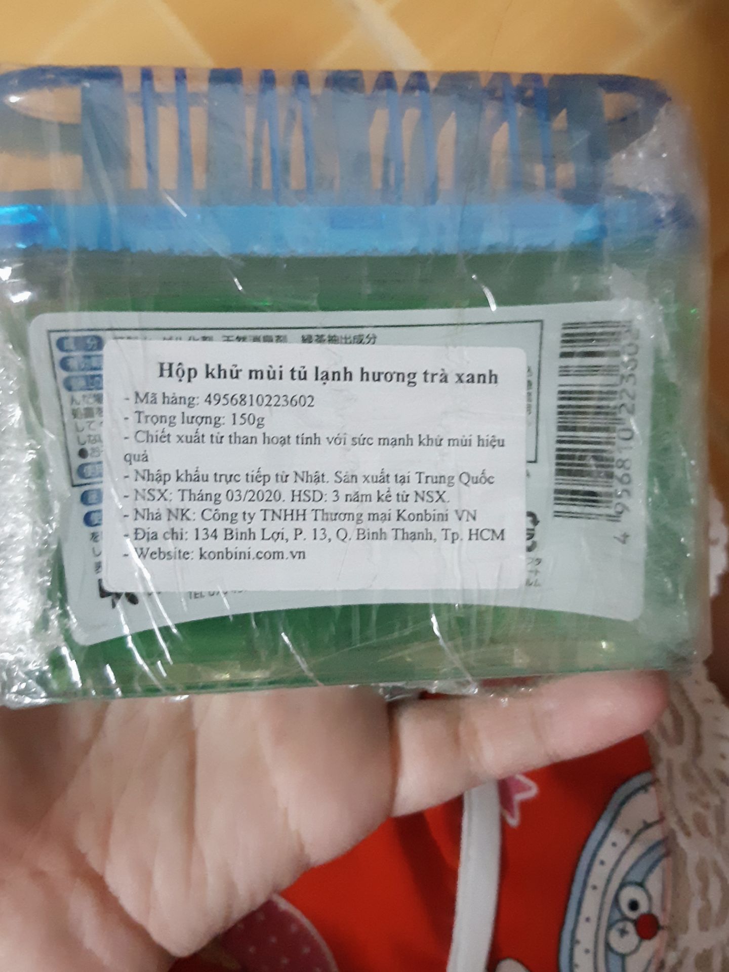 đặt hộp khử mùi than hoạt tính cho tủ giày mà giao cái này. làm ăn vậy đó hả?